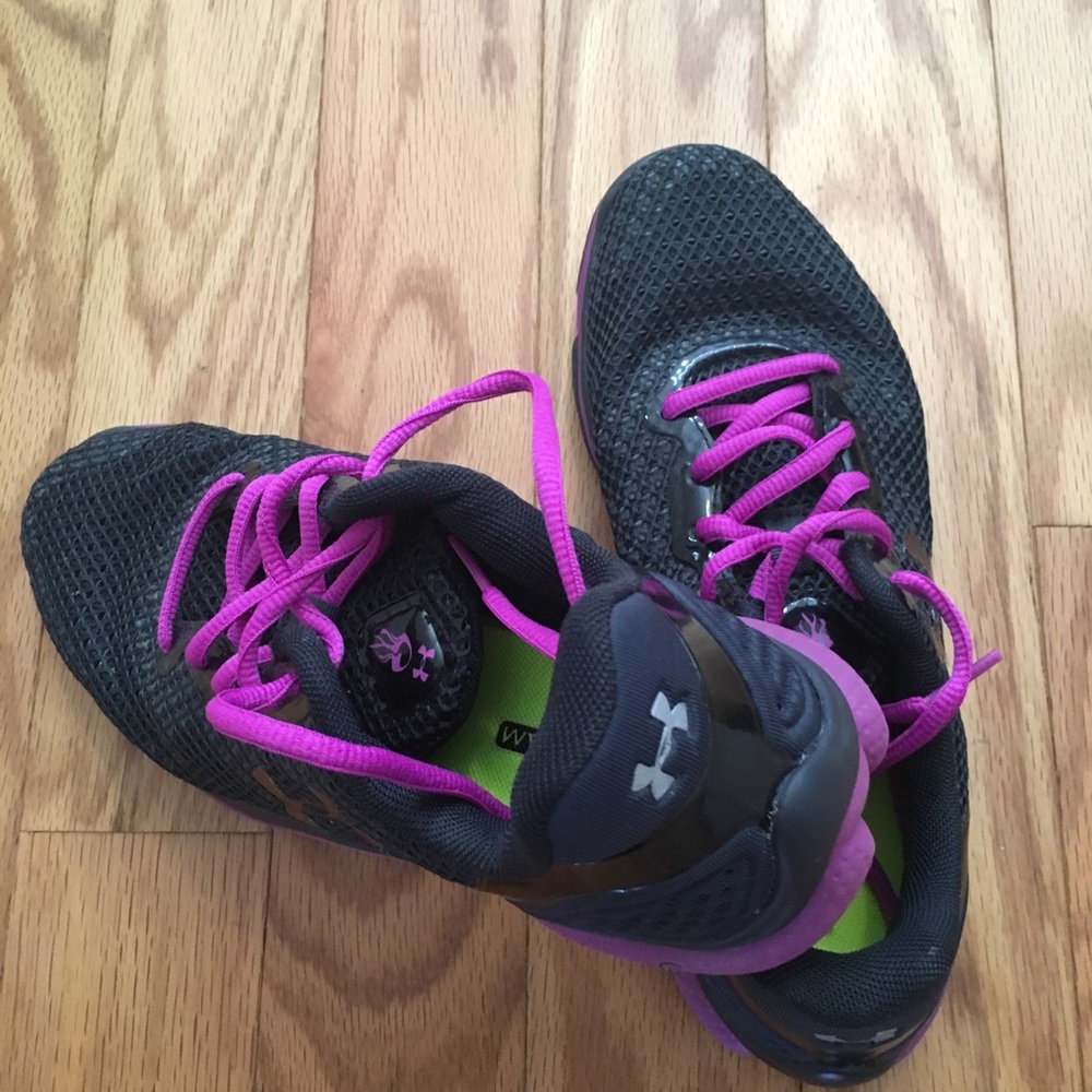 Under Armor Lightweight Tennis Shoe